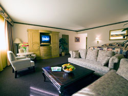 Four Queens Petite Suite