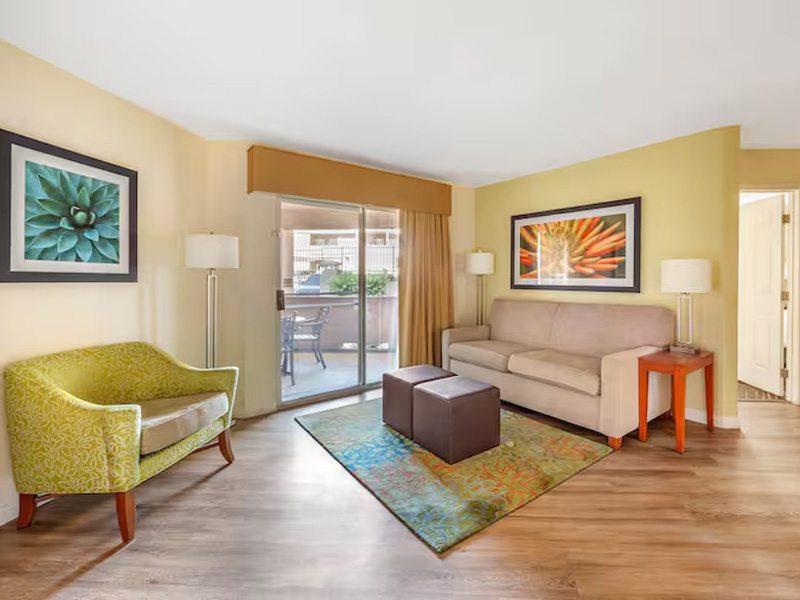 2 Bedroom 1 King and 1 Queen Suite With Sofabed