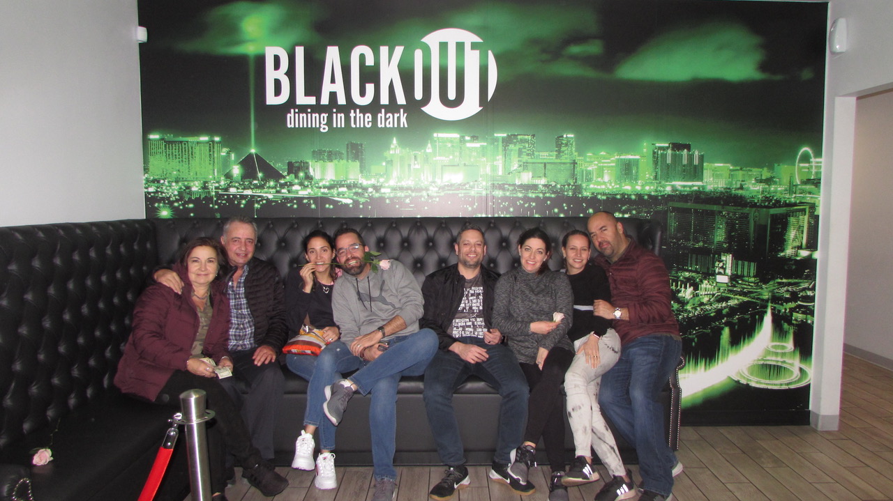 BLACKOUT Dining in the Dark - 