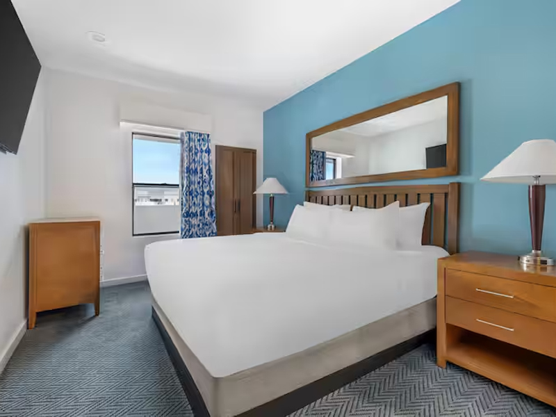 1 Bedroom 1 King Suite With Accessible Tub