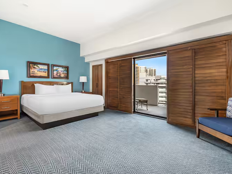 2 Bedroom 2 Kings Deluxe Suite Roll In Shower