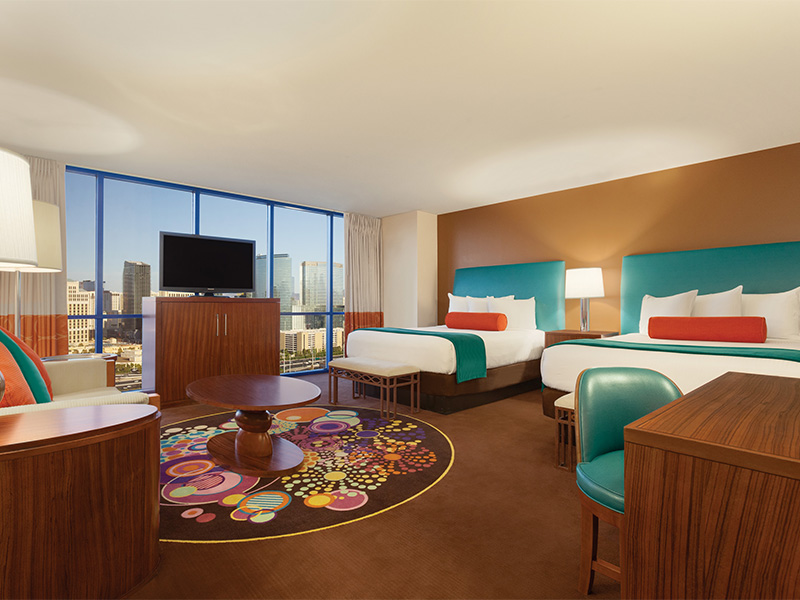 2 Queen Beds Strip View