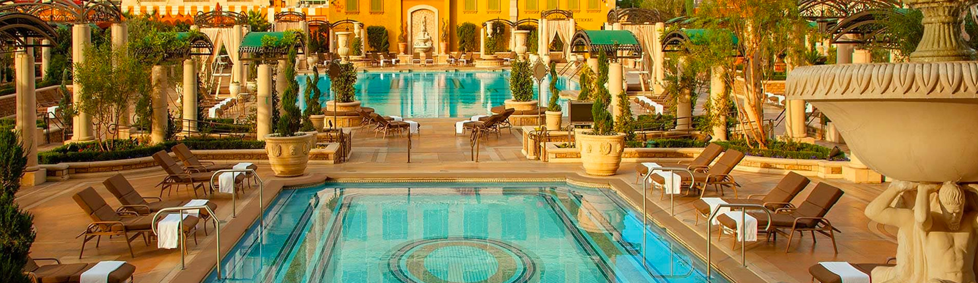 does the venetian hotel in las vegas have an indoor pool