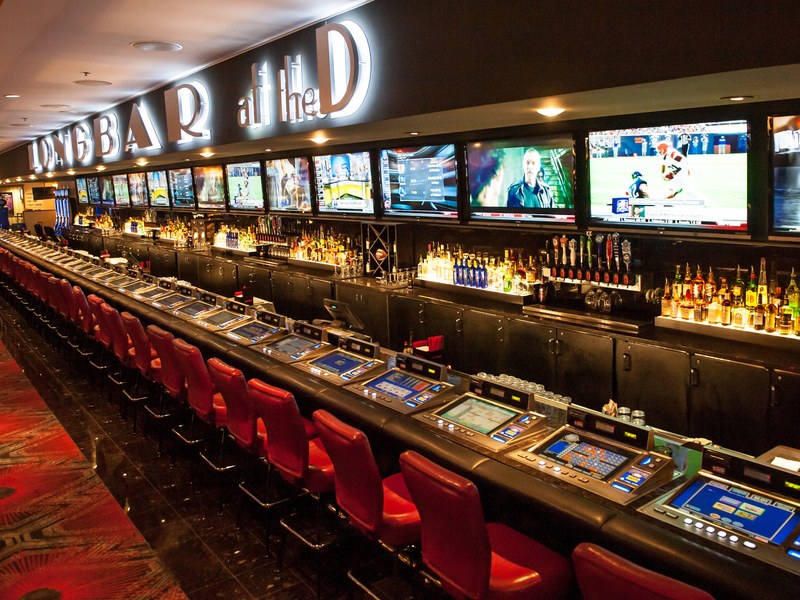 Long Bar - The D Las Vegas