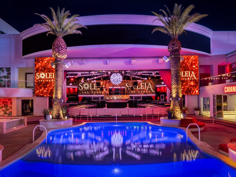 Soleia comes alive after dark with a lively poolside atmosphere, entertainment, and dazzling lights.