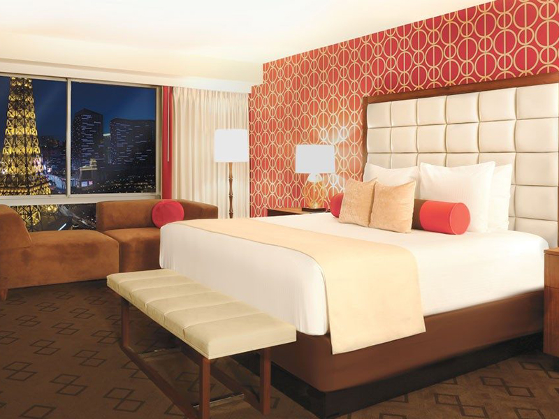 Jubilee Room One King Strip View Non-Smoking