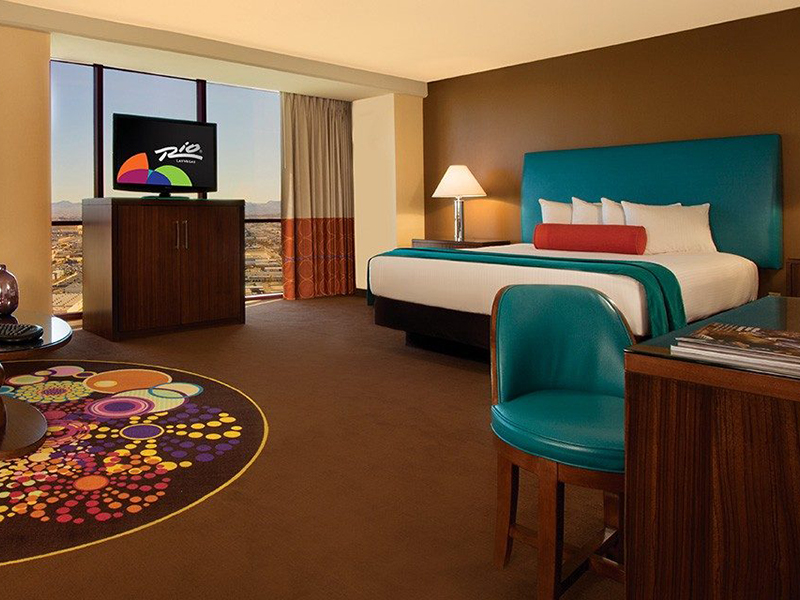 Luxury Suite, 1 King, Mountain View, Non-Smoking