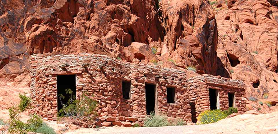 Valley of Fire and Lost City Museum tour with ancient petroglyphs