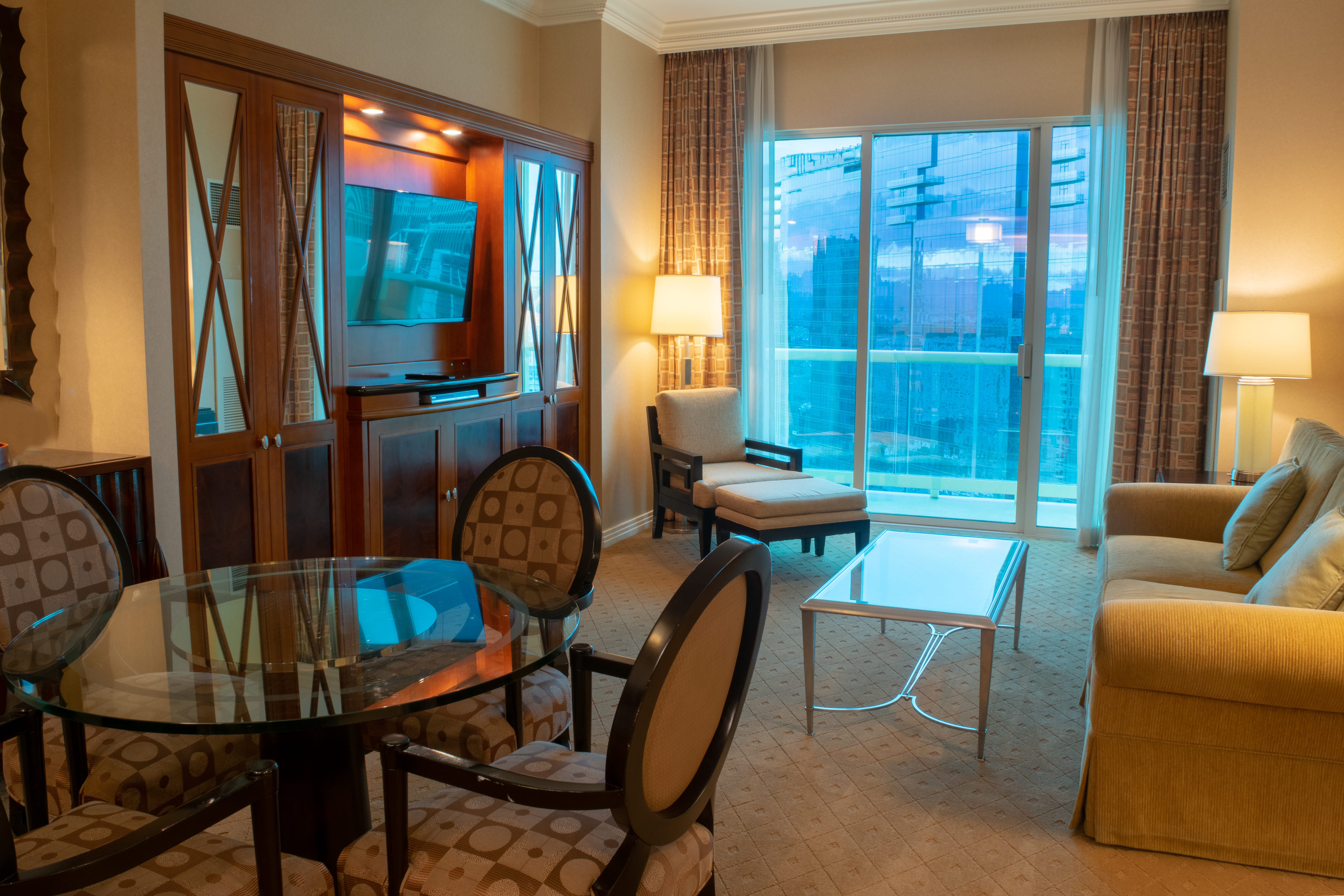 The Signature At Mgm Grand Vegas Day And Night
