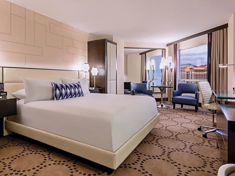 Mountain Deluxe Room King Strip View Non-Smoking