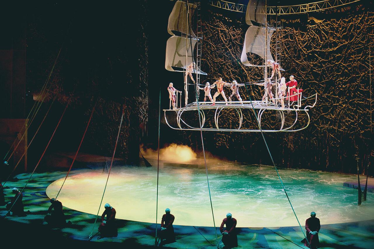 O by Cirque du Soleil - Swinging Ship Trapeze Act