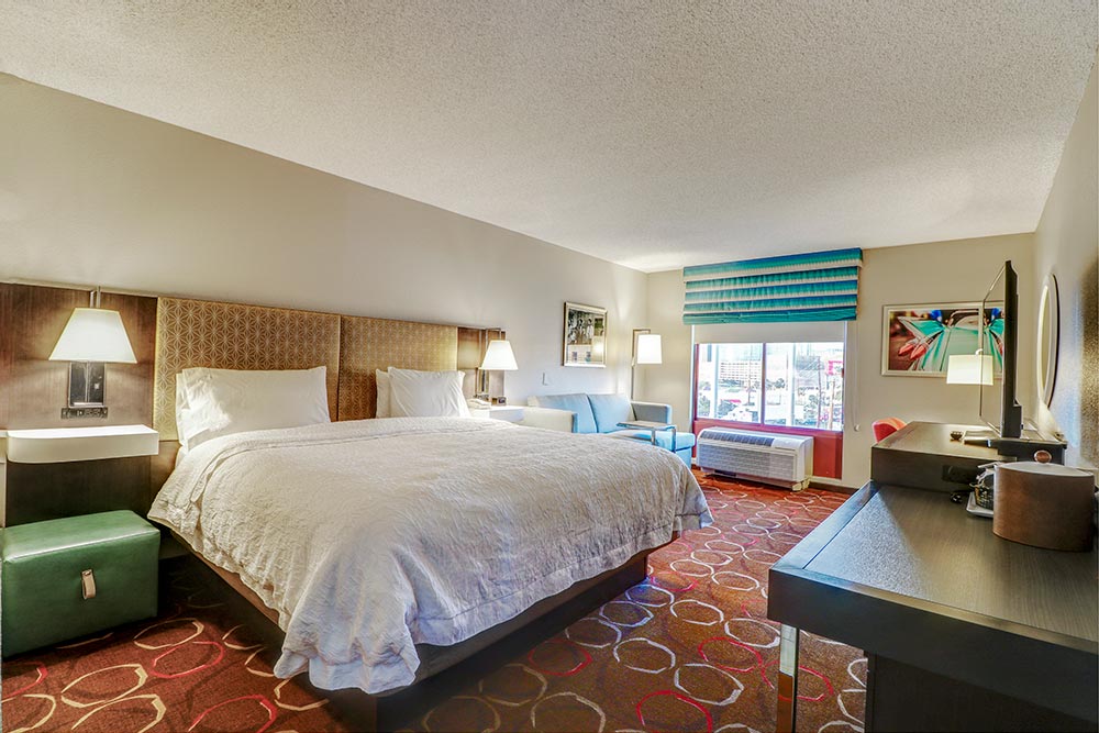 Hampton Inn - Tropicana photo