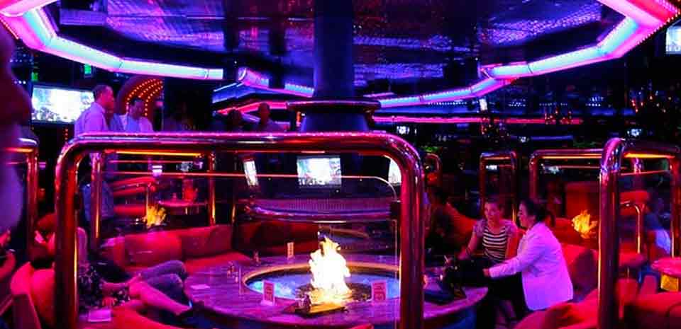 Peppermill Fireside Lounge nightlife
