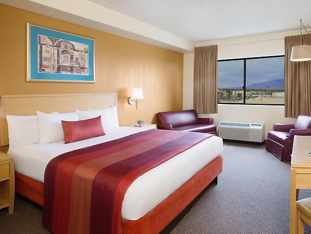 Klondike Tower king room
