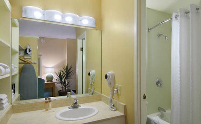 Deluxe Bathroom