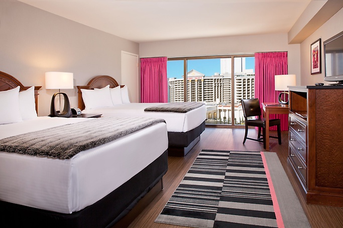 FAB Deluxe Room 2 Queens