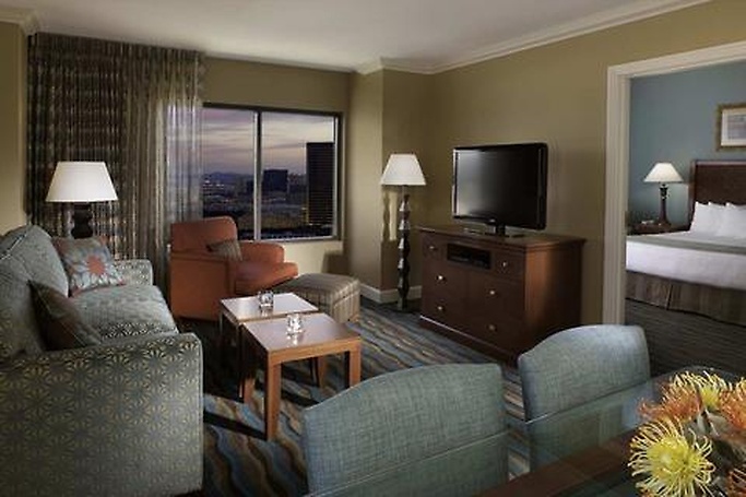 One-bedroom suite