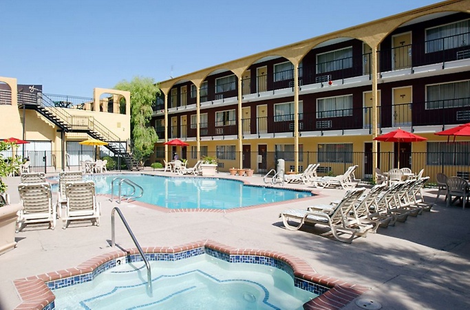 mardi gras hotel scene