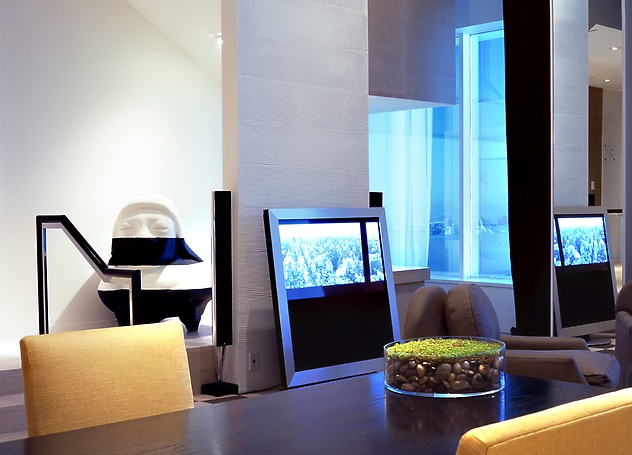 Dining table in one-bedroom Skyloft