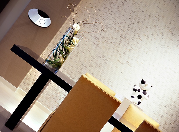 Dining table in one-bedroom Skyloft