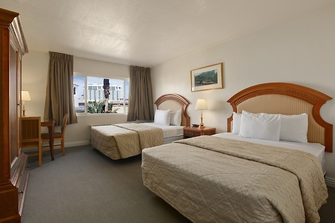 Double queen room