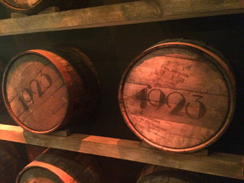 1923 Prohibition Bar – Mandalay Bay - Barrels of whiskey