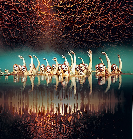 O by Cirque du Soleil - Synchronized Swimmers