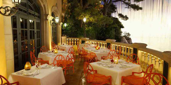 Best Restaurants In Las Vegas Guide To Pico At Bellagio You Can Enjoy French And Spanish Cuisine Surrounded By Works From The Legendary Artist Views Of Fountains