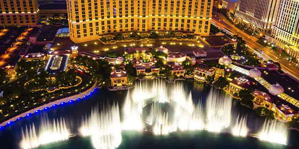 Vegas Water Shows | www.neverfullmm.com